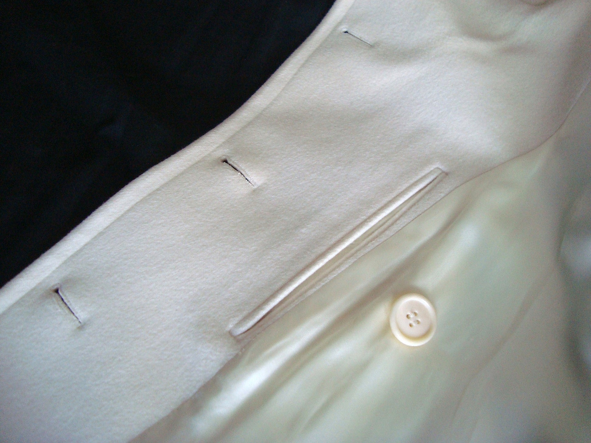 Helmut Lang 2002 Cashmere/Wool Double Breasted Coat – ENDYMA Helmut Lang 2002 Cashmere/Wool Double Breasted Coat – ENDYMA