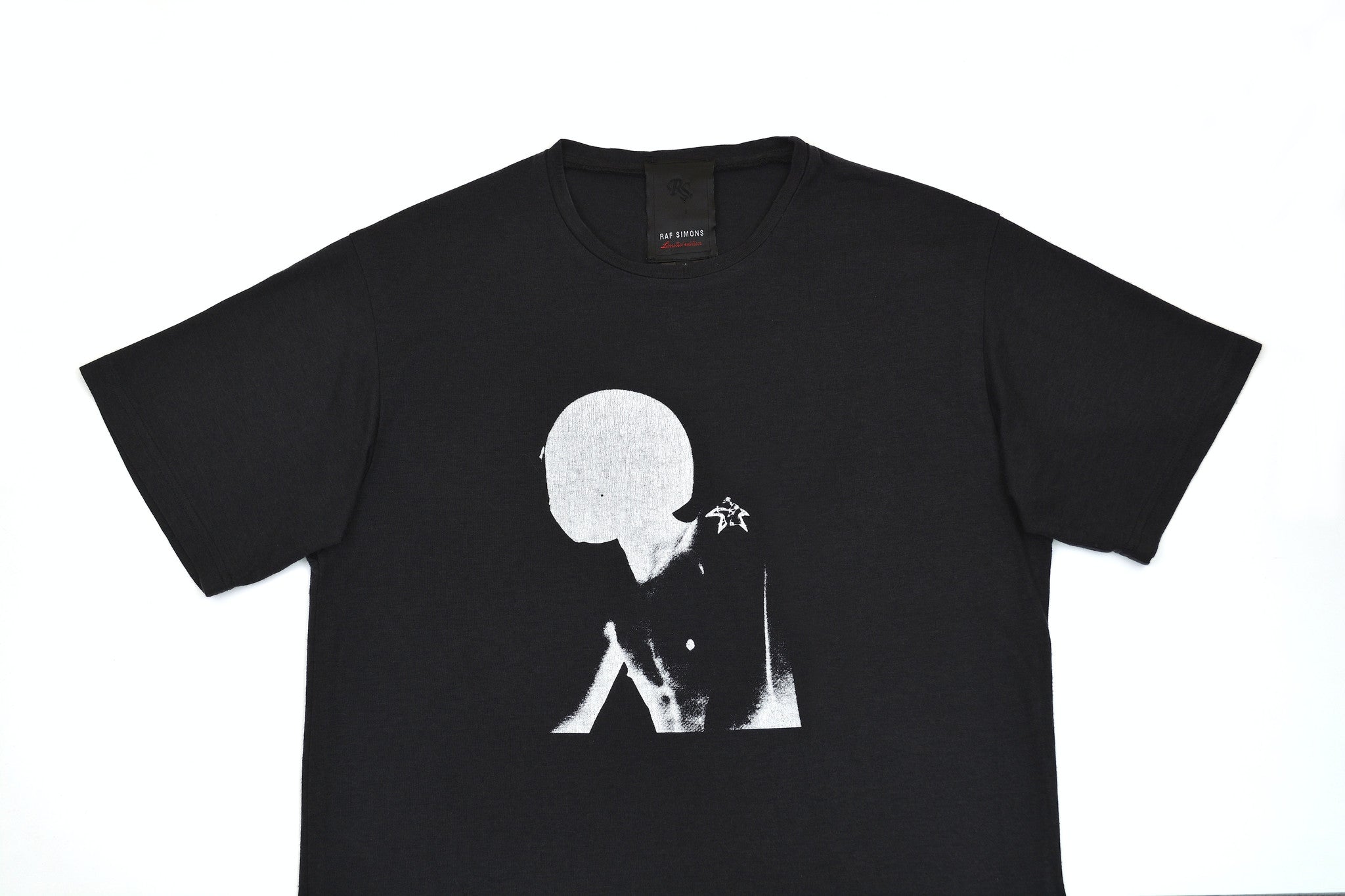 Raf Simons 2005 Limited Edition T-Shirt with Isolated Heroes Print – ENDYMA