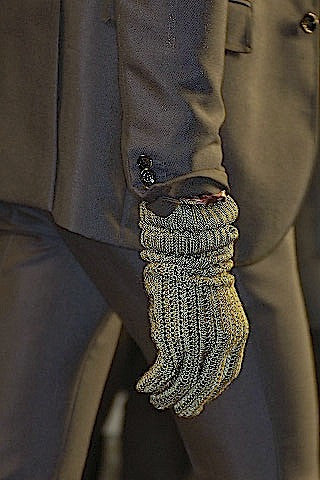 Burberry gloves kids silver sales